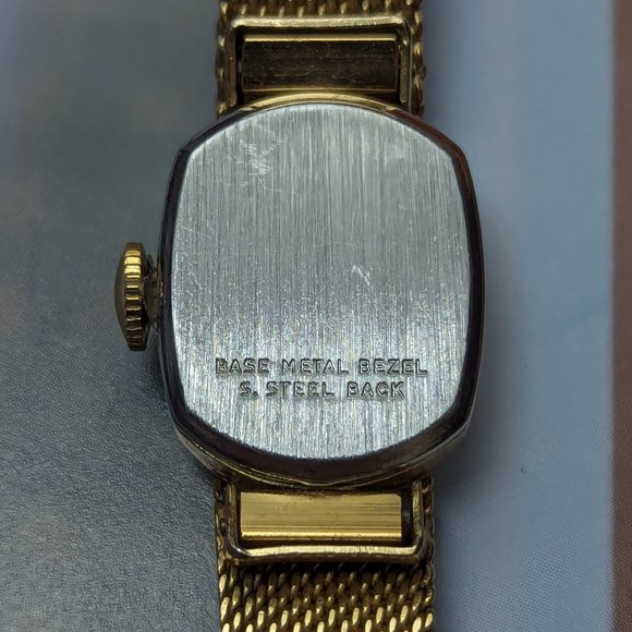 Timex Watch Bracelet Wind Up Mechanical and is Working Excellent Condition 17 Jw main image 7